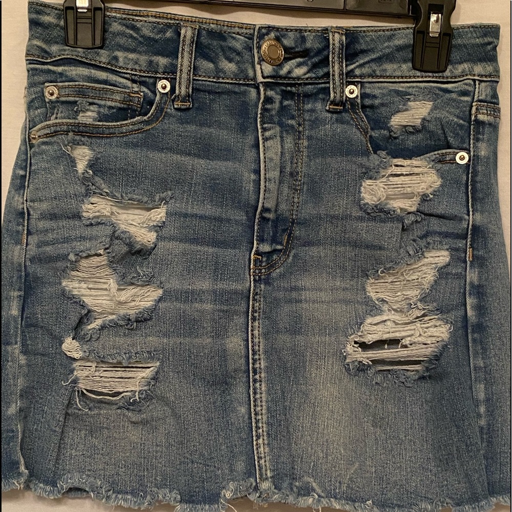 American Eagle distressed denim skirt ENC blue Jean skirt for the summer